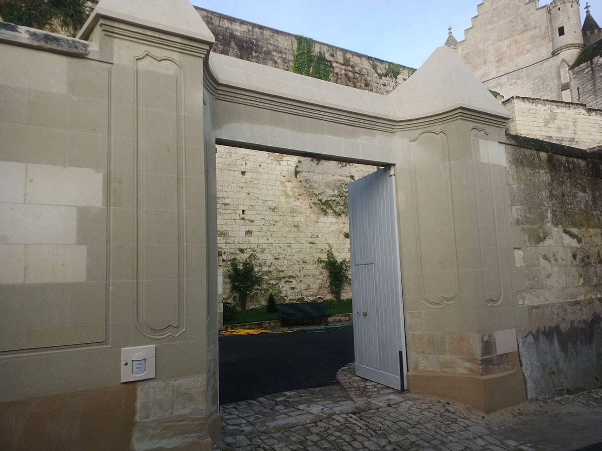Réalisation d'une Entrée en Taille de Pierre : Un Accueil Majestueux - Loches Porte d'Entrée en Pierre : Élégance Naturelle pour Votre Maison