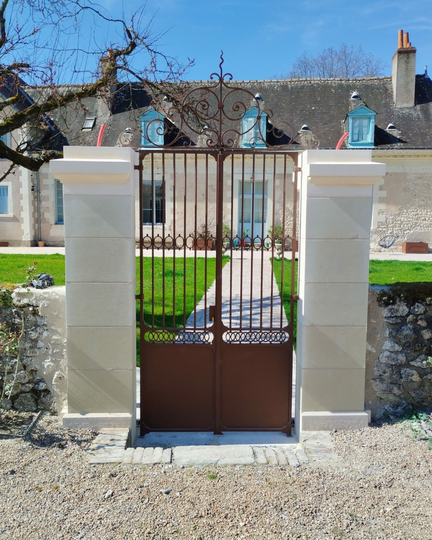 Creation d'emmarchement en Pierre Tradition et Innovation - Monts