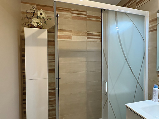 Réaménagement intérieur : modernisation d’une salle de bain sur-mesure Réaménagement intérieur : modernisation d’une salle de bain sur-mesure