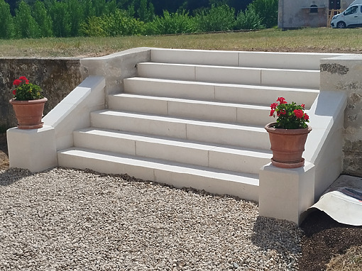 Escalier de jardin en pierre : structurer les niveaux avec élégance Escalier de jardin en pierre : structurer les niveaux avec élégance