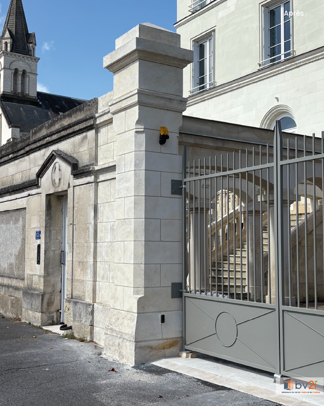 Restauration de patrimoine : reconstruction de pilier et seuil de portail